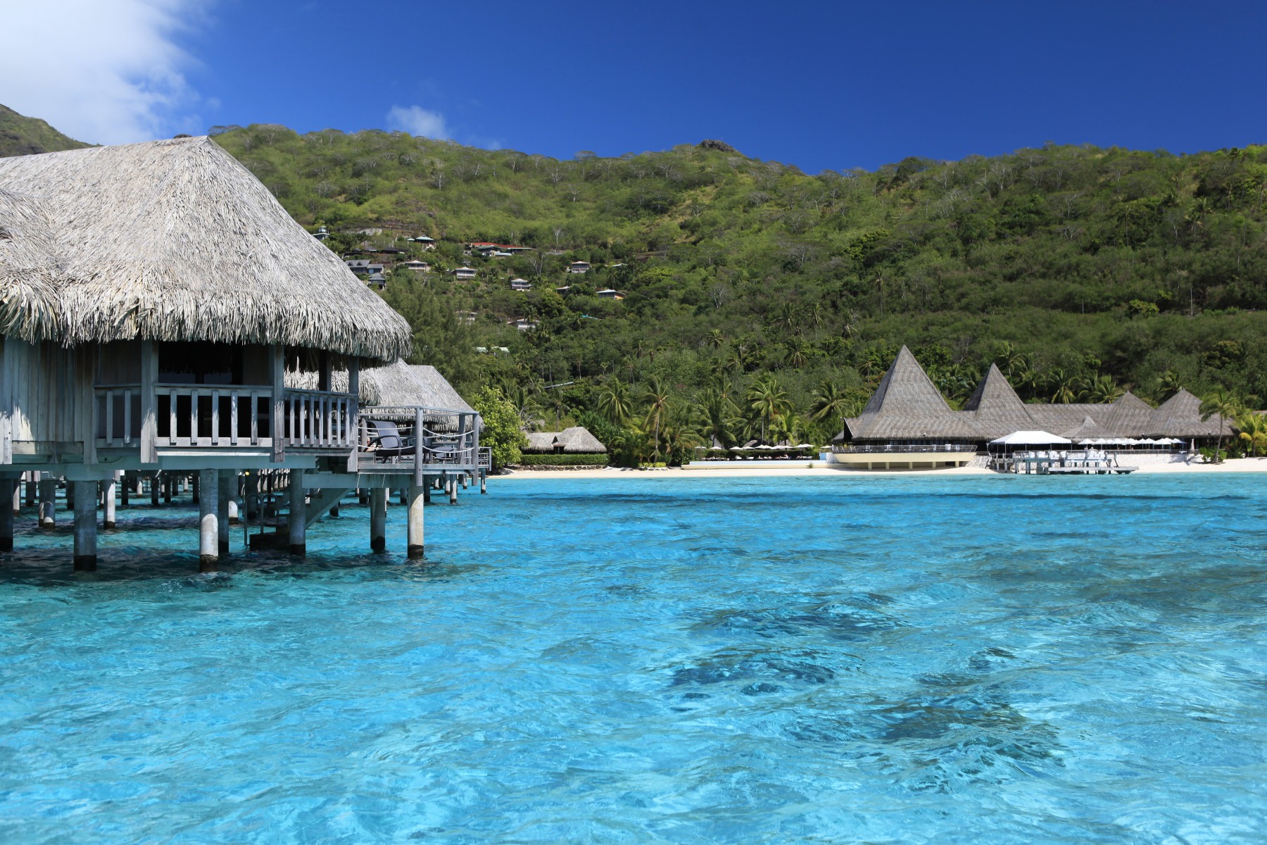 superior-horizon-overwater-bungalow